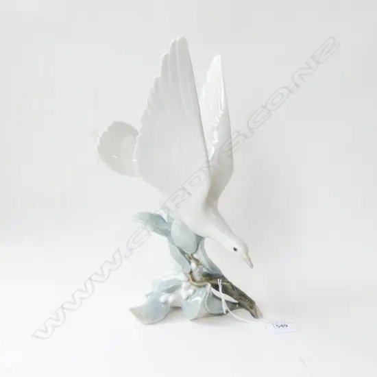 LLADRO DOVE ON BRANCH H275MM