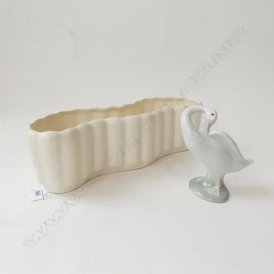 CROWN LYNN TROUGH VASE AF W.290mm, LLADRO GOOSE H.105mm BOTH AF