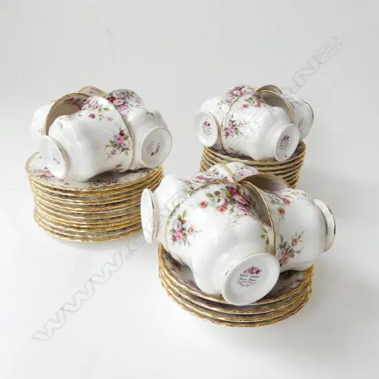 12 ROYAL ALBERT 'COTTAGE GARDEN' CUPS & SAUCERS 