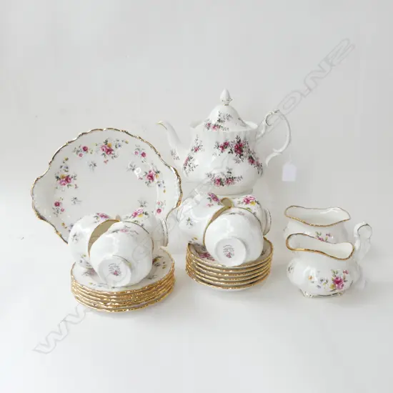 6 PLACE ROYAL ALBERT 'TENDERNESS' PART TEA SERVICE w. 'LAVENDER ROSE' TEAPOT