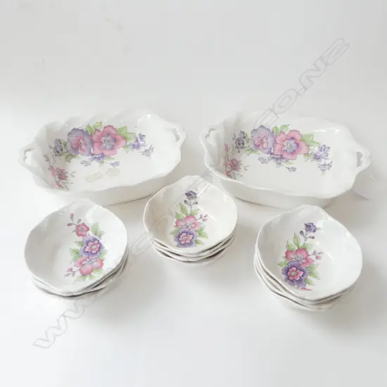 COLLECTION AMOUREX BLANC 'SOPHIE' RAMEKINS & 2 DISHES W.270mm