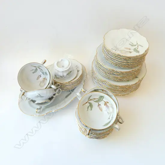 8 PERSON SETTING HUTSCHENREUTHER MAGNOLIA PAT DINNER SERVICE