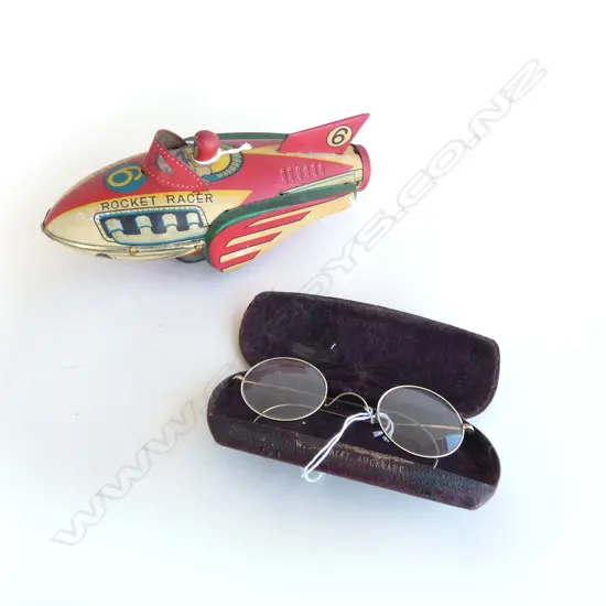 VINTAGE TIN TOY  ROCKET RACER L190MM & PR CASED GLASSES