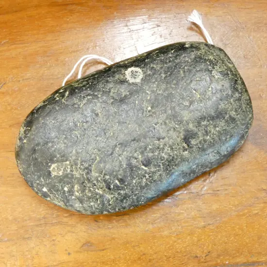 Y22396 MAORI OLD FLAT OVAL WORKED POUNAMU PIECE L.97mm