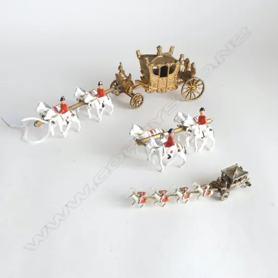 2 LEAD HORSE DRAWN ROYAL STATE COACHES w. 1 EXTRA (FAULTS)