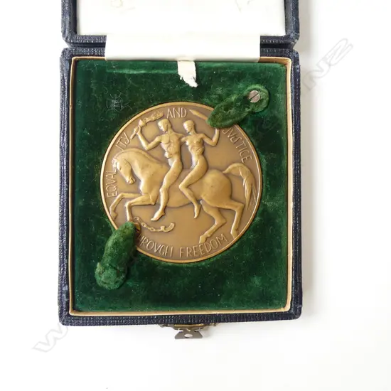 BOXED MEDAL 'CENTENARY GOVT. VICTORIA 1951' w. PRESENTATION INSCRIPTION (CD7472)