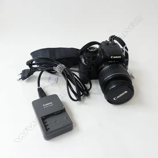 CANON EOS DIGITAL CAMERA 400D w 18-55mm LENS & BATTERY CHARGER