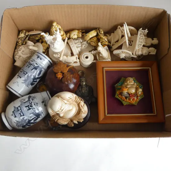 TRAY OF FAUX NETSUKE  SMALL IVORY PCS & COLLECTABLES