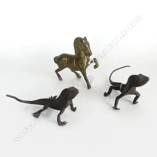 PR BRONZE LIZARD ORNAMENTS L.170mm w. BRASS HORSE H.125mm