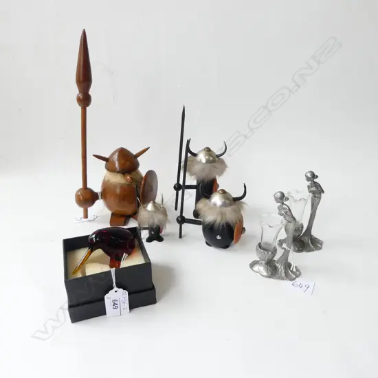 2 NOUVEAU STYLE MINIATURE ORNAMENTS, BOXED ART GLASS KIWI & 4 VIKINGS H.270mm
