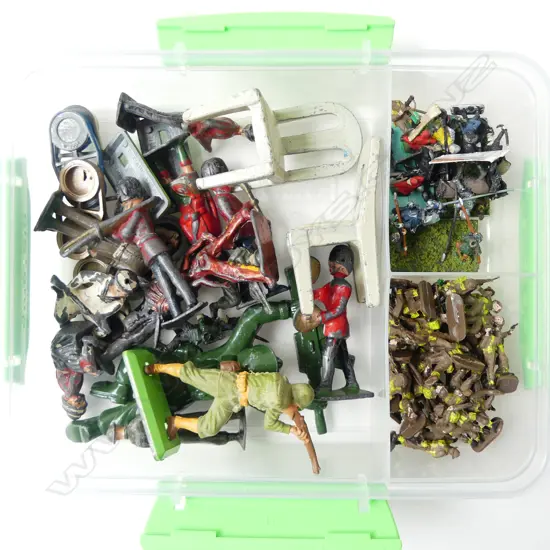 ASST. VINTAGE LEAD / PLASTIC TOY SOLDIERS