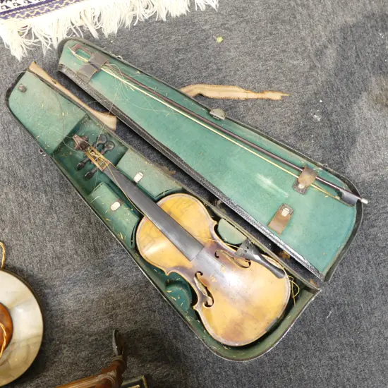 ANTIQUE VIOLIN & BOW IN CASE FAULTS L770MM