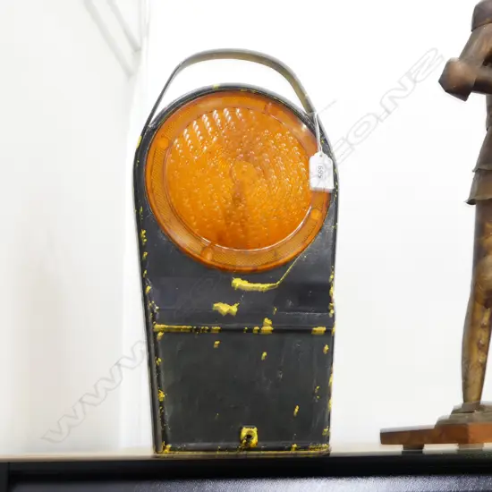 VINTAGE INDUSTRIAL TRAFFIC CONTROL LIGHT H.310mm