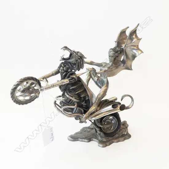 FRANKLIN MINT WOMAN ON MOTORBIKE L.230mm