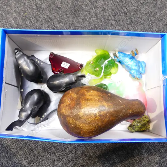 5 FROG ORNAMENTS (1 GREENSTONE), WOOD & BRASS KIWI & WOODEN ELEPHANT DISPLAY W.160mm