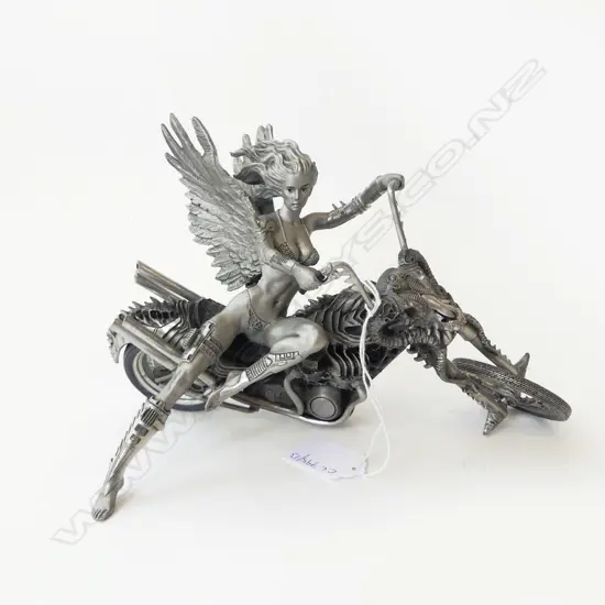 FRANKLIN MINT TFM WOMAN ON MOTORBIKE L.225mm