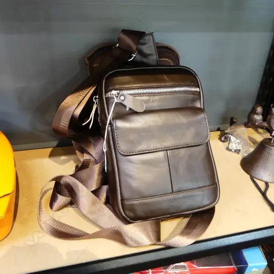 2 LEATHER CROSS BODY BAGS