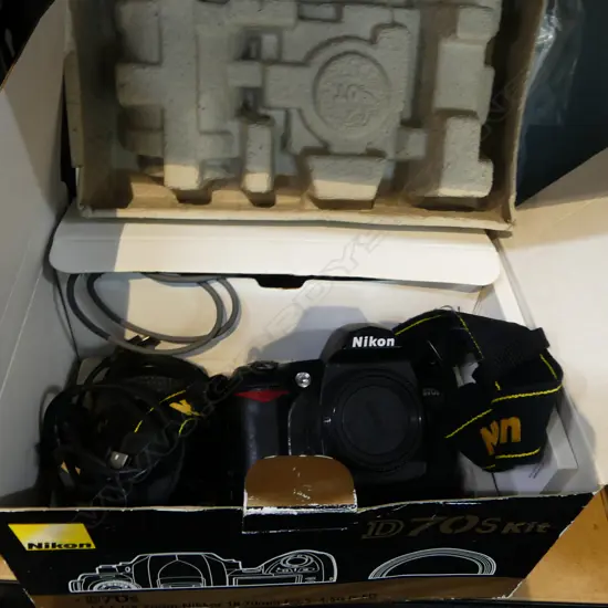 NIKON D70s CAMERA, BOXED