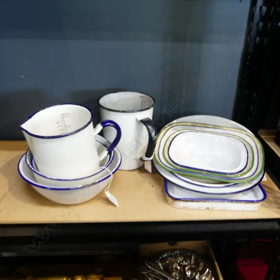 12 PCES VINTAGE ENAMEL KITCHENALIA H.140mm