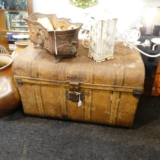 VINTAGE METAL TRAVEL TRUNK (RUSTED) 690x490x450mm