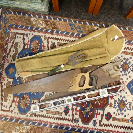 TOOL CARRY BAG w. 4 SAWS & LEVEL L.810mm