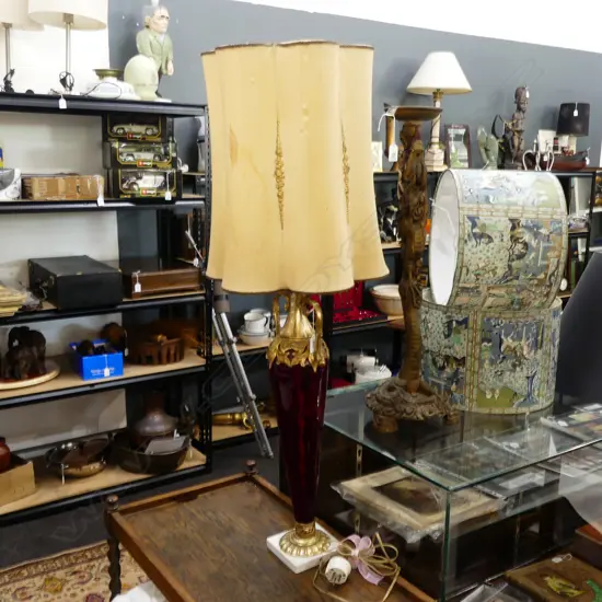 CRANBERRY GLASS GILT METAL TABLE LAMP ON MARBLE BASE H.720mm