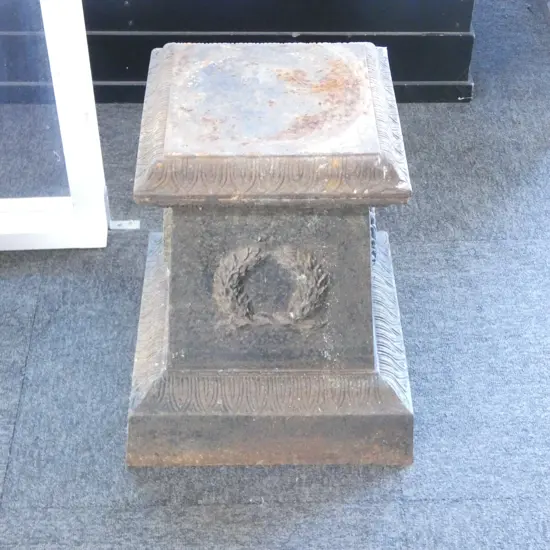 CAST IRON PLINTH 370x370x450mm