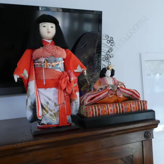 PR JAPANESE DOLLS ON STANDS 380x260x330mm faults