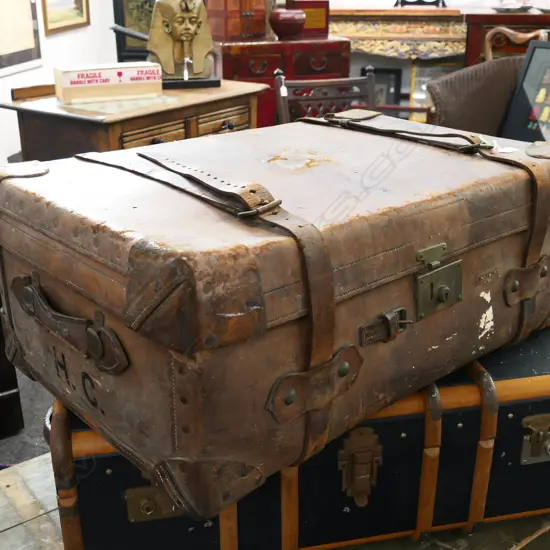 LARGE LEATHER TRAVEL TRUNK 850x550x310