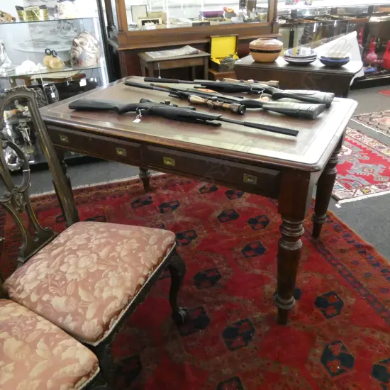 ANTIQUE DESK w. LEATHER TOP 1370x815x790mm (FAULTS)