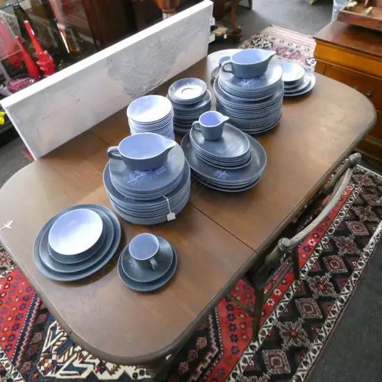 EXTENSIVE DOROTHY THORPE C/LYNN  'PINE' pattern DINNER SERVICE