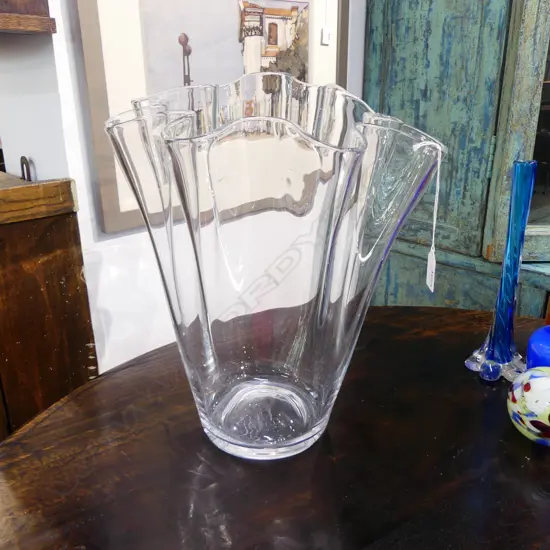 LG GLASS HANDKERCHIEF VASE H360MM +/-