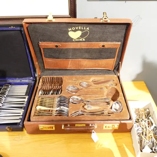 BRIEF CASE OF  NOVELLA S/STEEL CUTLERY 