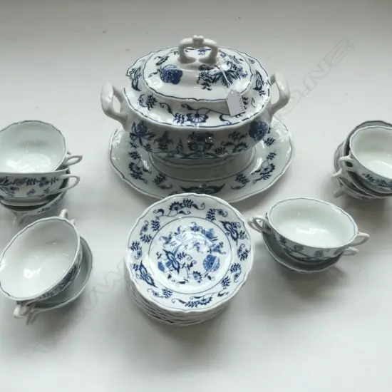 BLUE DANUBE LARGE SOUP TUREEN ON STAND & 20PC SOUP COUPES/DISHES EXCELLENT CONDITION 