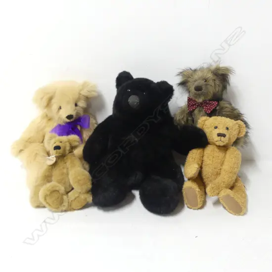 5 TEDDY BEARS
