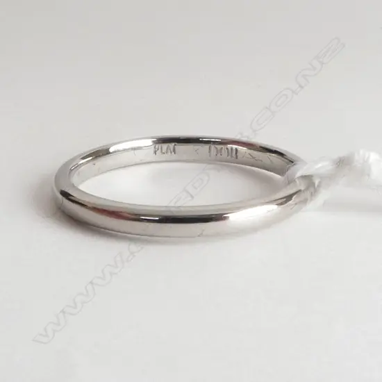 FINE PLATINUM BAND 3.46gms SIZE O