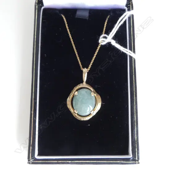 14ct GOLD SET JADE PENDANT & 14ct CHAIN, 6.63gm