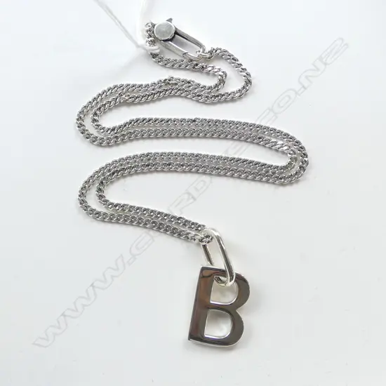 SILVER LGE 'B' PENDANT ON SILVER CHAIN L.580mm