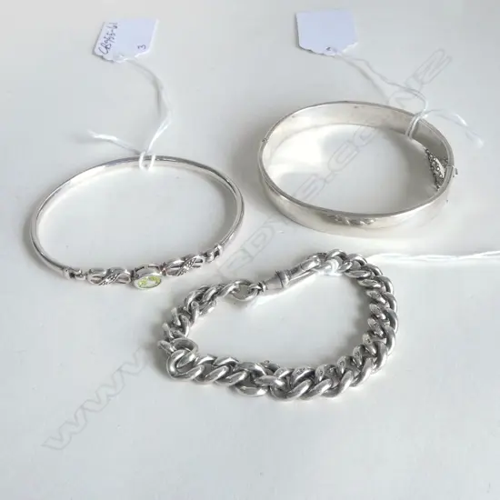 3 SILVER BRACELETS; BELCHER LINK, L.170mm, HINGED ENGRAVED HOLLOW & HINGED w CREATED PERIDOT & MARCACITE, 50gm total