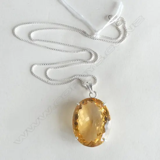LG OVAL CUT CITRINE & SILVER PENDANT w. SILVER BOX CHAIN, L.420mm