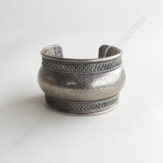 SILVER WIDE CUFF BANGLE relief scrolls & scrolling wire 50gms