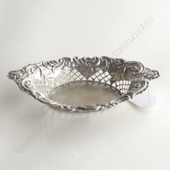 SILVER BONBON DISH pierced & embossed. Chester. L.153mm. 38gms