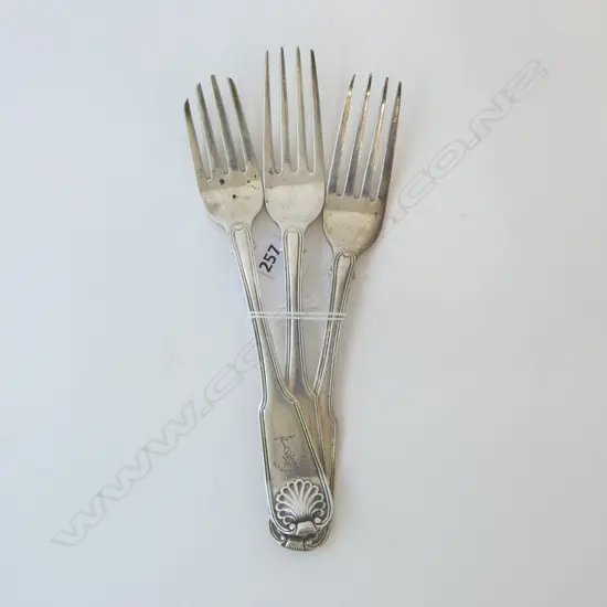 3 DUBLIN 1819 GEORGE III IRISH SILVER TABLE FORKS fiddle thread & shell crested 235gms