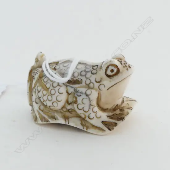 JAPANESE CARVED IVORY NETSUKE of a toad on a leaf with tortoise to its back