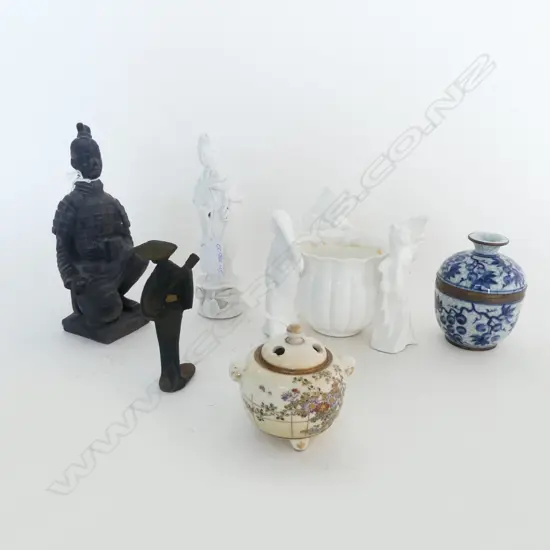 6 PCES ASST ORIENTAL Incl. SIGNED SATSUMA POT POURRI H.80mm