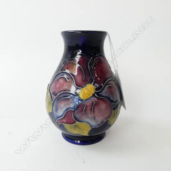 SMALL MOORCROFT PANSY VASE ORIG LABEL, H.90mm