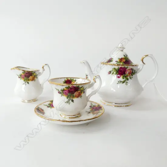MINIATURE ROYAL ALBERT OLD COUNTRY ROSE TEASET: POT, C/S & JUG, H.90mm (teapot)