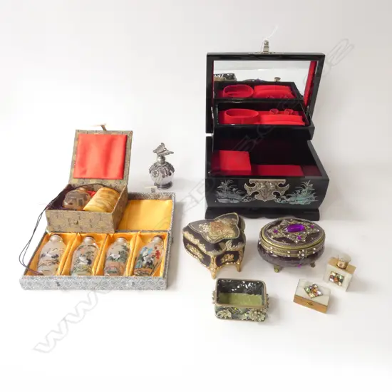 5 BOXES; 3 JEWELLERY BOXES (1 w. CONTENTS) + REVERSE PAINTED SNUFF BOTTLES