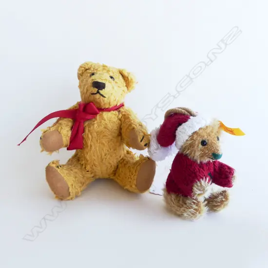 VINTAGE STEIFF CHRISTMAS BEAR w. OTHER