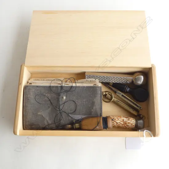 VINTAGE CANVAS FLY WALLET & 6 VINTAGE FISHING COLLECTABLES